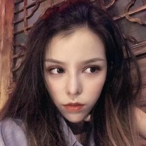 希咲エマ和捆绑拳交
