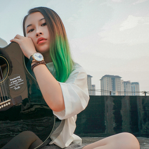 希咲エマ和捆绑拳交
