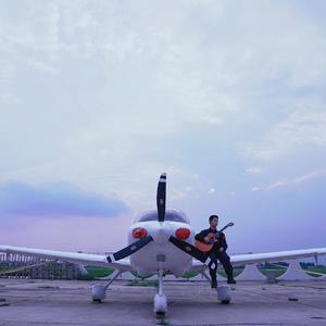 希咲エマ和捆绑拳交
